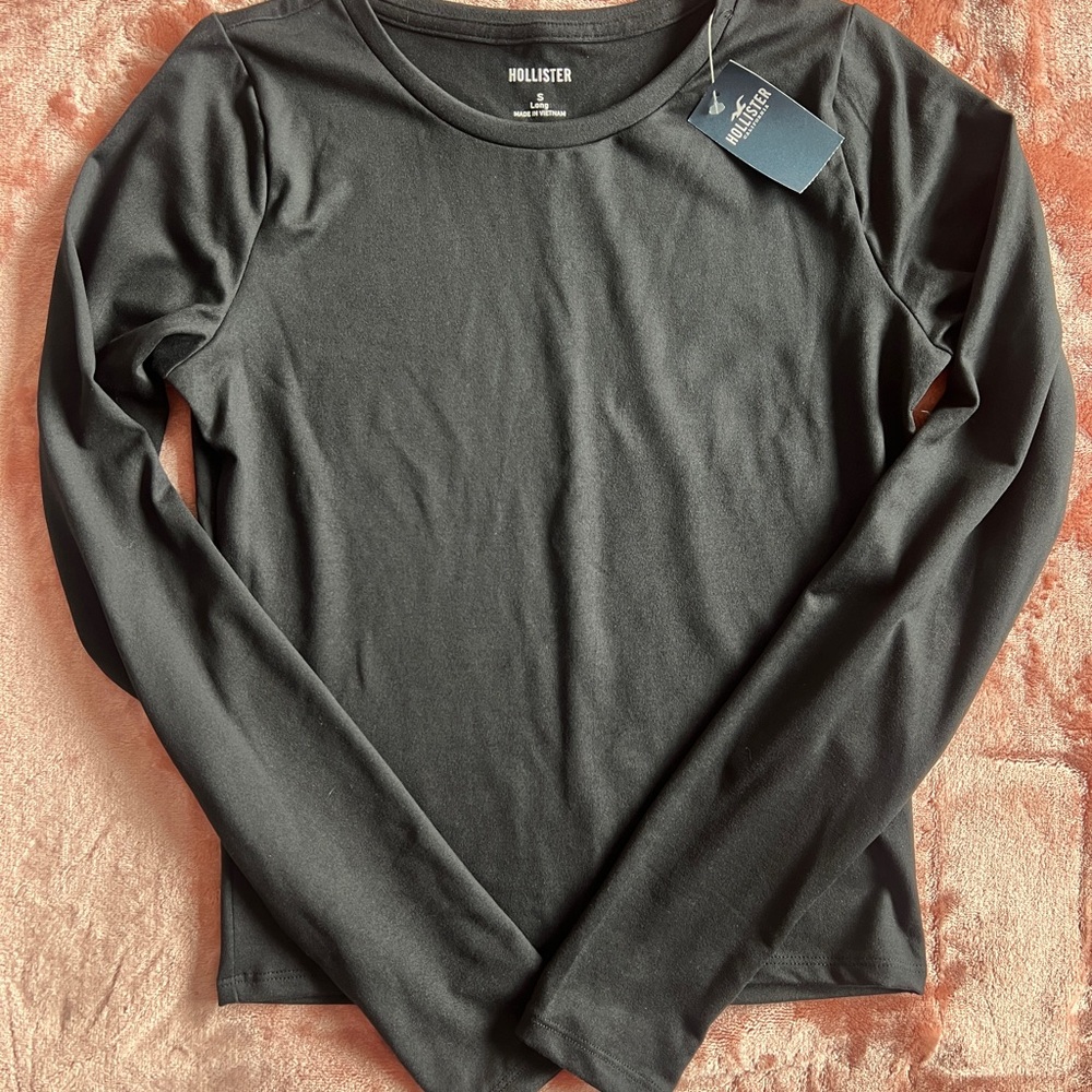 Hollister Women's Black Long Sleeve Tee